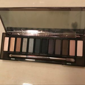 UD Naked Smoky palette